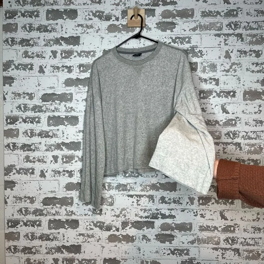 Nike | women dry fit wide sleeve cropped crewneck